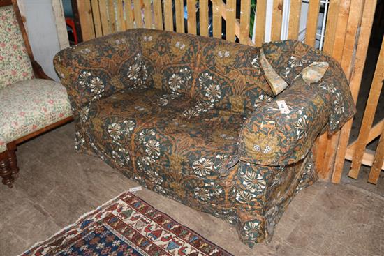 Chesterfield style drop-end settee